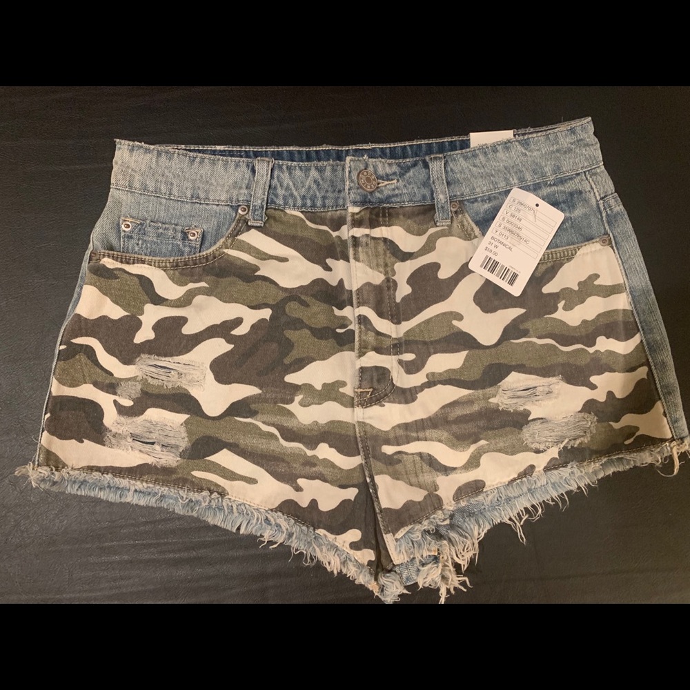NWT BDG High Rise DREE cheeky shorts camo 31 w